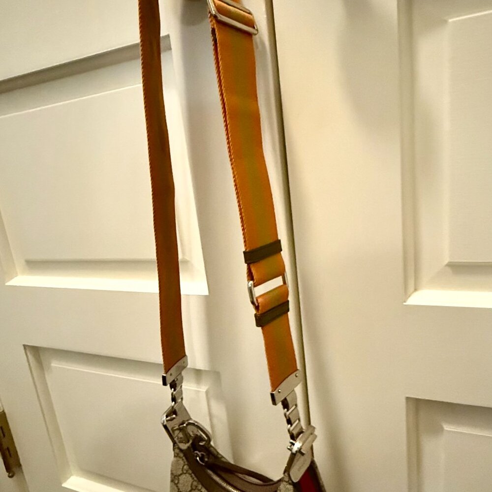 Fabulous Gucci Small Attache Bag--Like New! - Picture 8 of 9